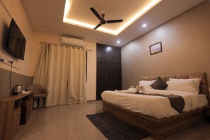 Superior Suite, Non Smoking, Private Bathroom | Desk, laptop workspace, soundproofing, iron/ironing board