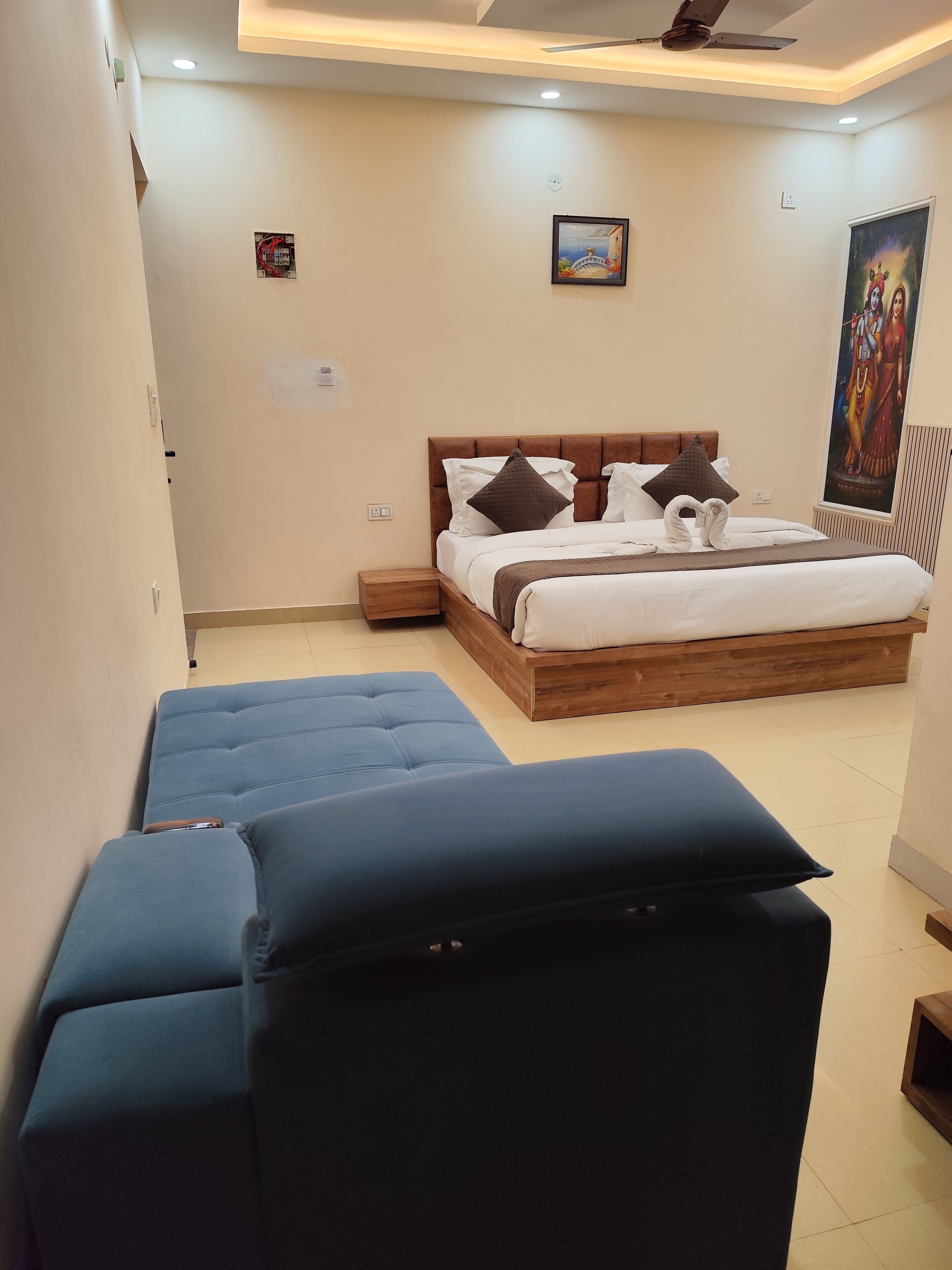 Familienzimmer | Schreibtisch, laptopgeeigneter Arbeitsplatz, schallisolierte Zimmer