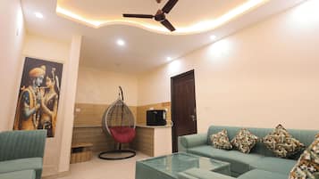 Superior Suite, Non Smoking, Private Bathroom | 1 bedroom, desk, laptop workspace, soundproofing