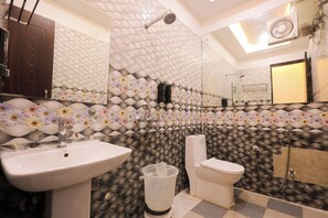 Suite Supérieure, non-fumeur, salle de bains privée | Salle de bain