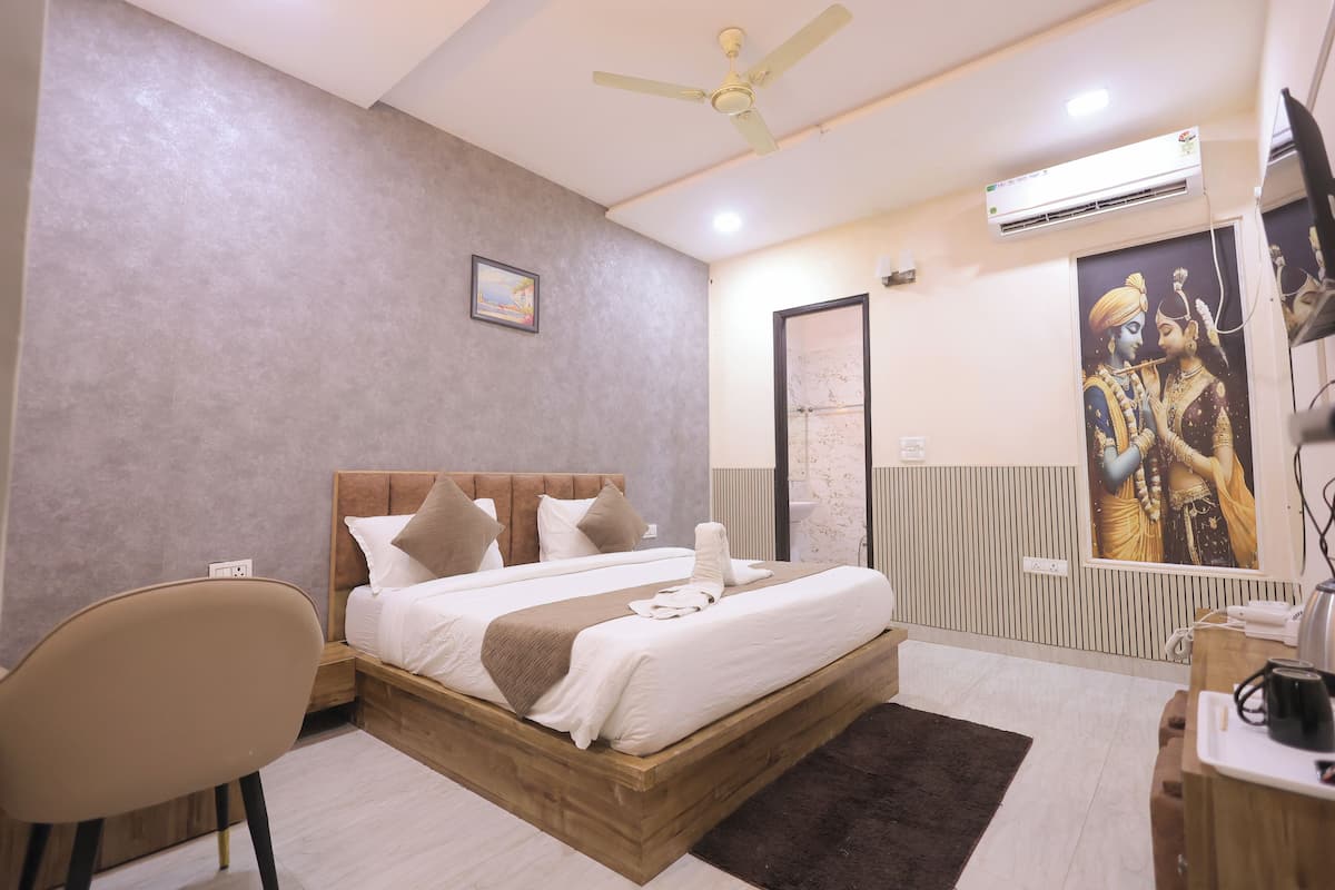 Chambre Double Deluxe, non-fumeurs, salle de bains privée | Chambres insonorisées, fer et planche à repasser, Wi-Fi gratuit