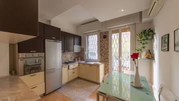 Kühlschrank, Ofen, Herdplatte, Geschirrspüler