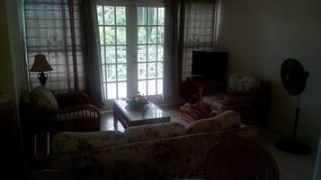 Deluxe-Apartment, Blick auf den Jachthafen | Wohnbereich