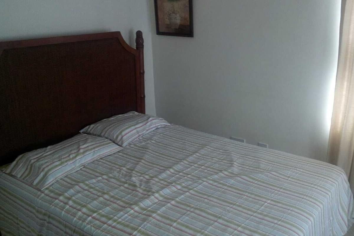 2 bedrooms, iron/ironing board, free WiFi