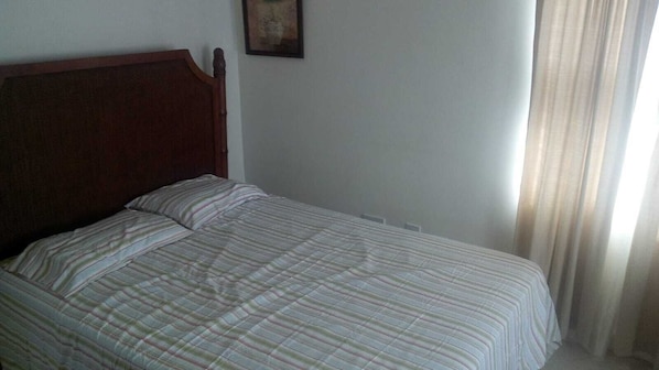 2 bedrooms, iron/ironing board, free WiFi