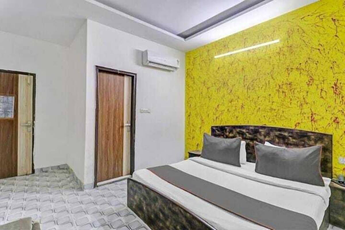 Habitación doble clásica, vista a la ciudad | Escritorio, wifi gratis y ropa de cama