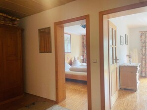 1 bedroom, bed sheets