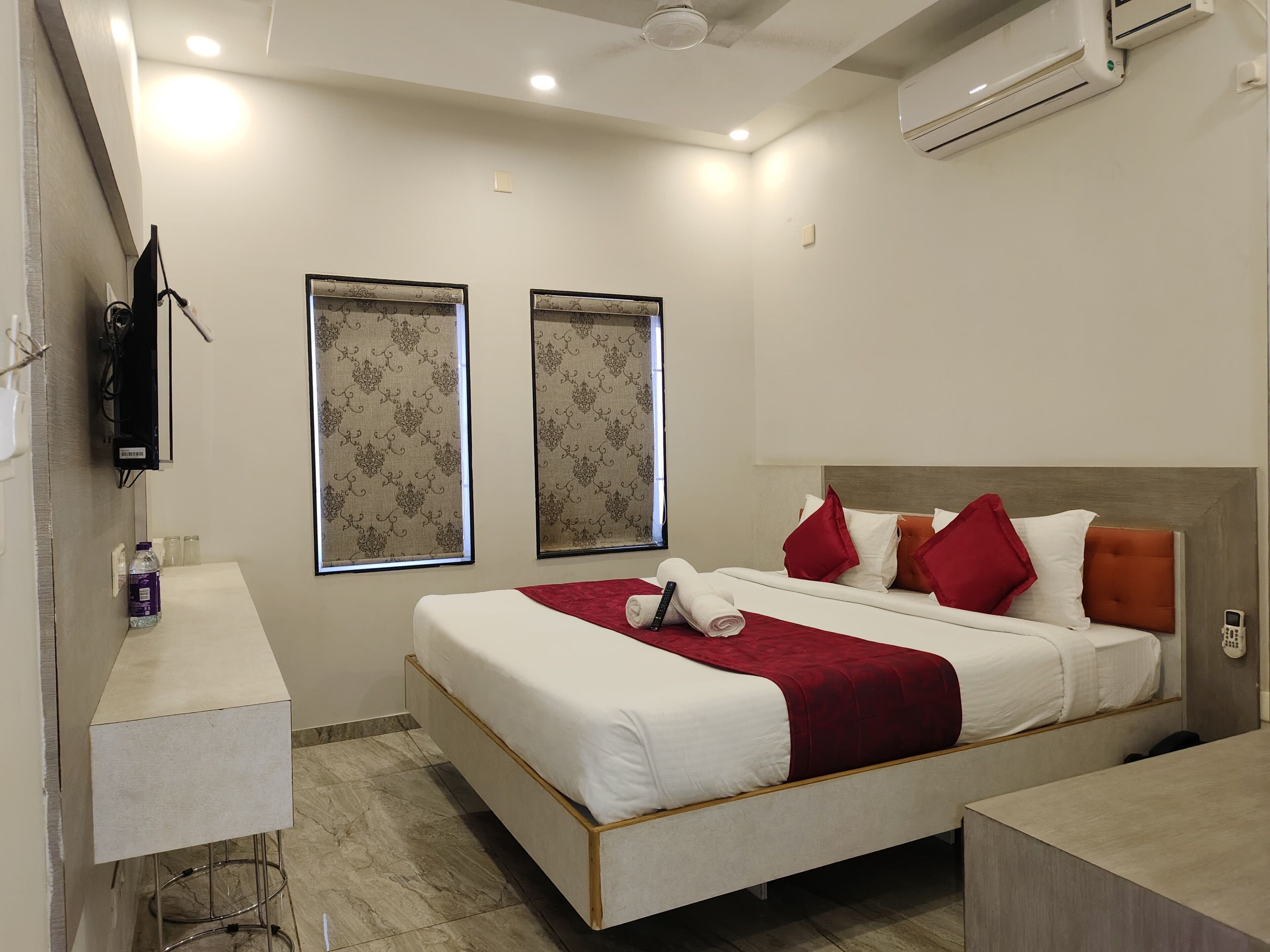 Desk, free WiFi, bed sheets