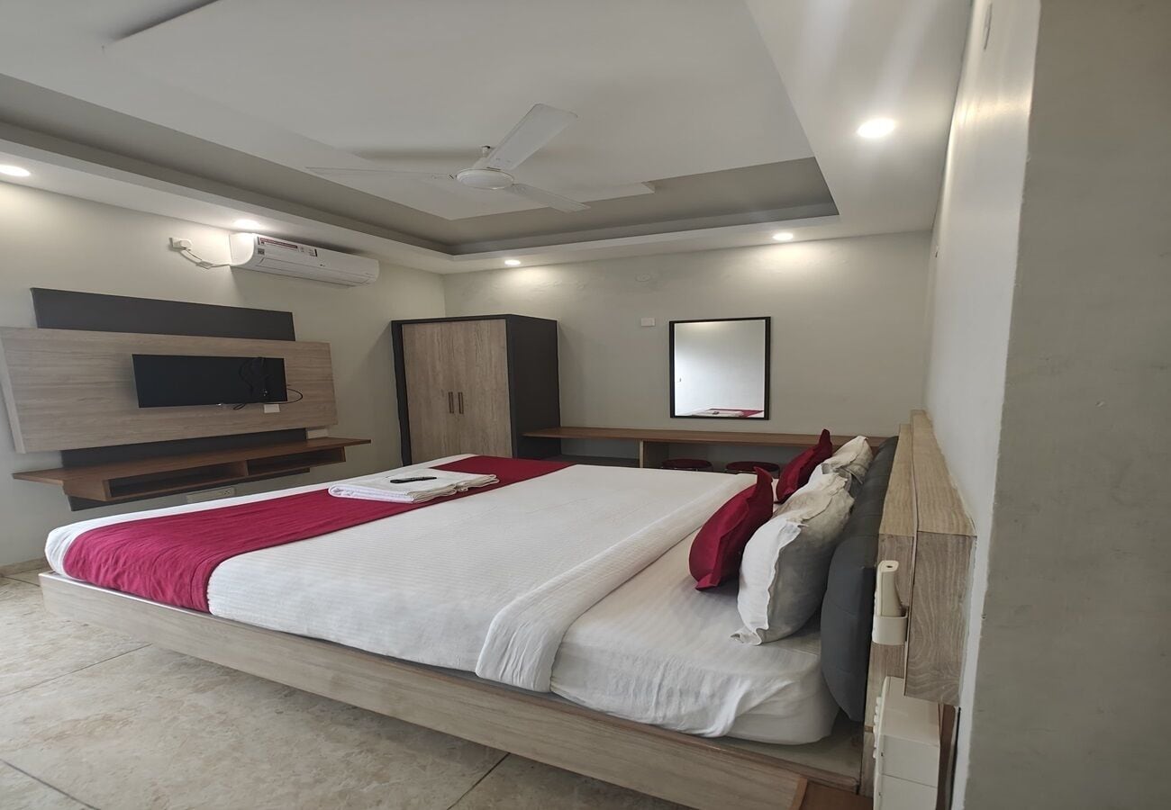 Desk, free WiFi, bed sheets