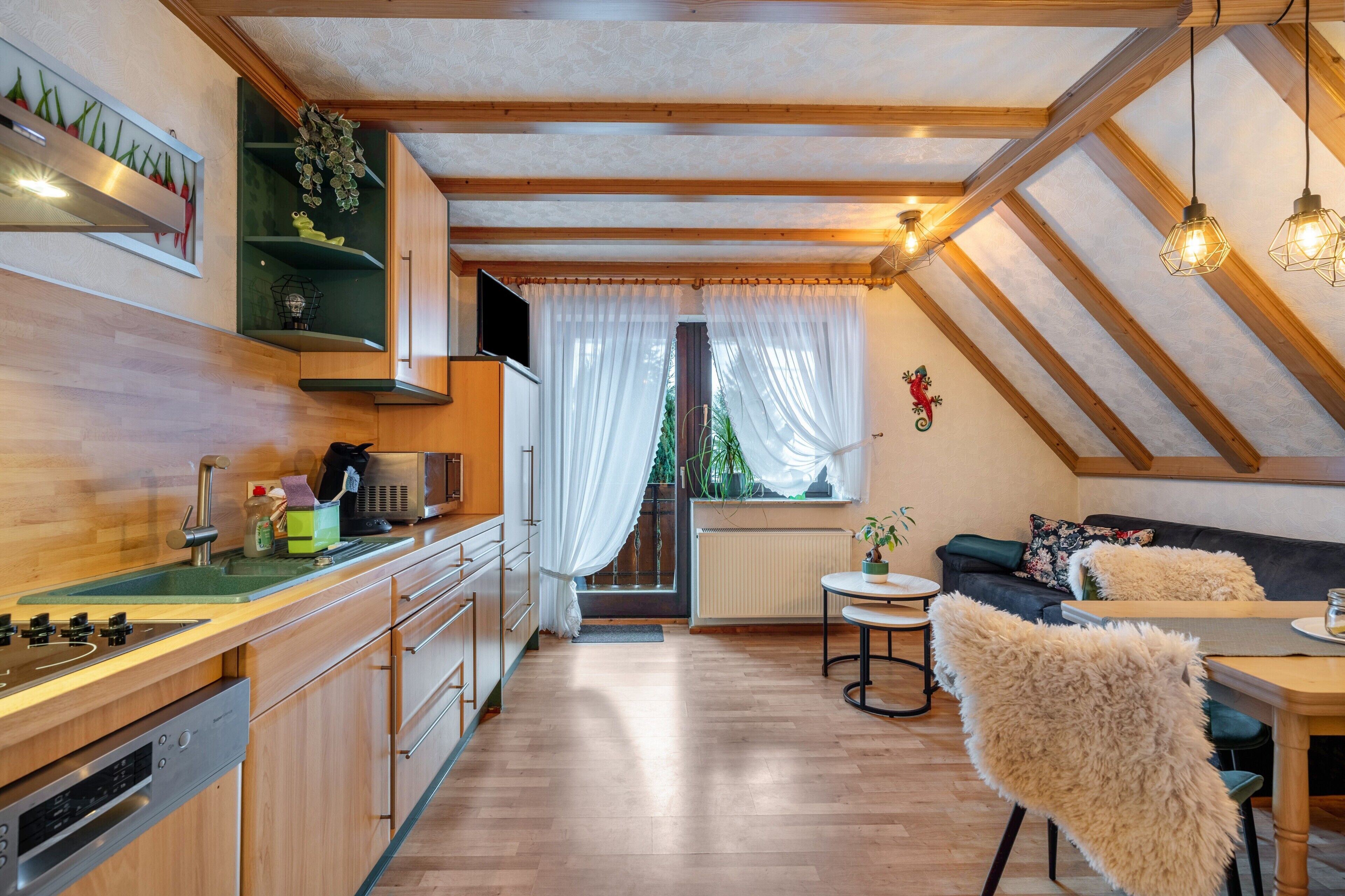 Réfrigérateur, micro-ondes, plaque de cuisson, lave-vaisselle