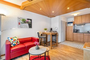 TV - Apartment '5' with Mountain View, Shared Terrace and Wi-Fi (Bad Rippoldsau-Schapbach)