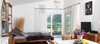 Holiday Home 'Gästehäusle' with Private Garden, Balcony and Wi-Fi