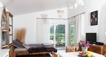 Holiday Home 'Gästehäusle' with Private Garden, Balcony and Wi-Fi