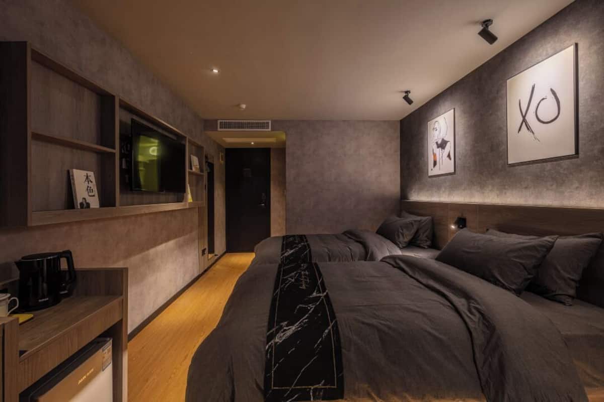 Superior Twin Room, City View