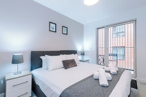 3 chambres, bureau, fer et planche à repasser, accès au Wi-Fi (inclus)