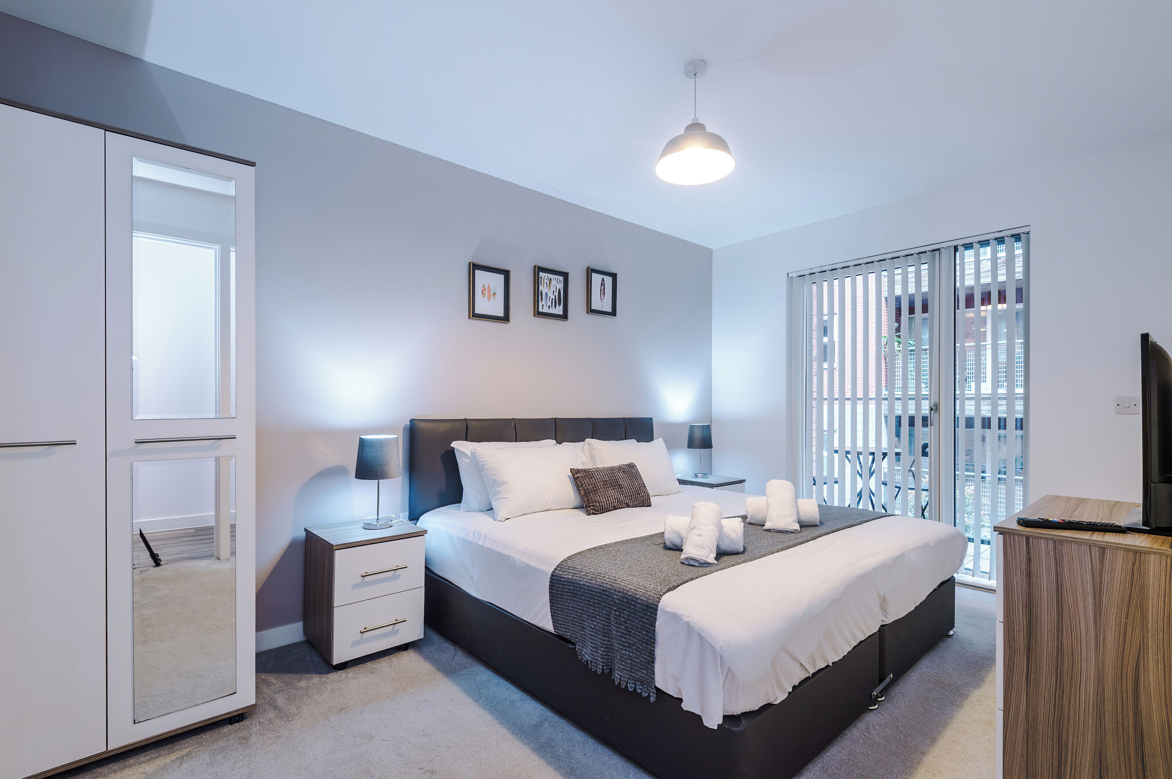 3 bedrooms, desk, iron/ironing board, free WiFi