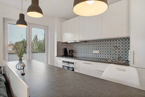 Kühlschrank, Ofen, Herdplatte, Geschirrspüler