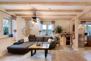 TV - Holiday Home 'Anna' with Wi-Fi (Durlangen)