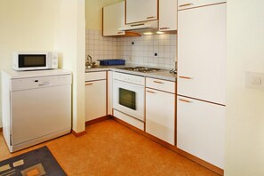 Réfrigérateur, micro-ondes, four, lave-vaisselle