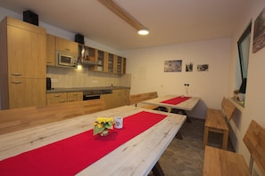 Private kitchen | Fridge, microwave, oven, dishwasher