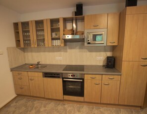 Apartemen Comfort, 2 kamar tidur | Dapur pribadi | Lemari es, microwave, oven, dan mesin pencuci piring