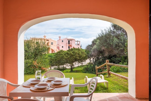 Outdoor dining - Residence in Stintino with 1 bedrooms sleeps 4 (Stintino)