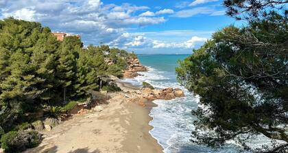 Apartment with incredible sea-front views in Cala Sirenas, with parking.
