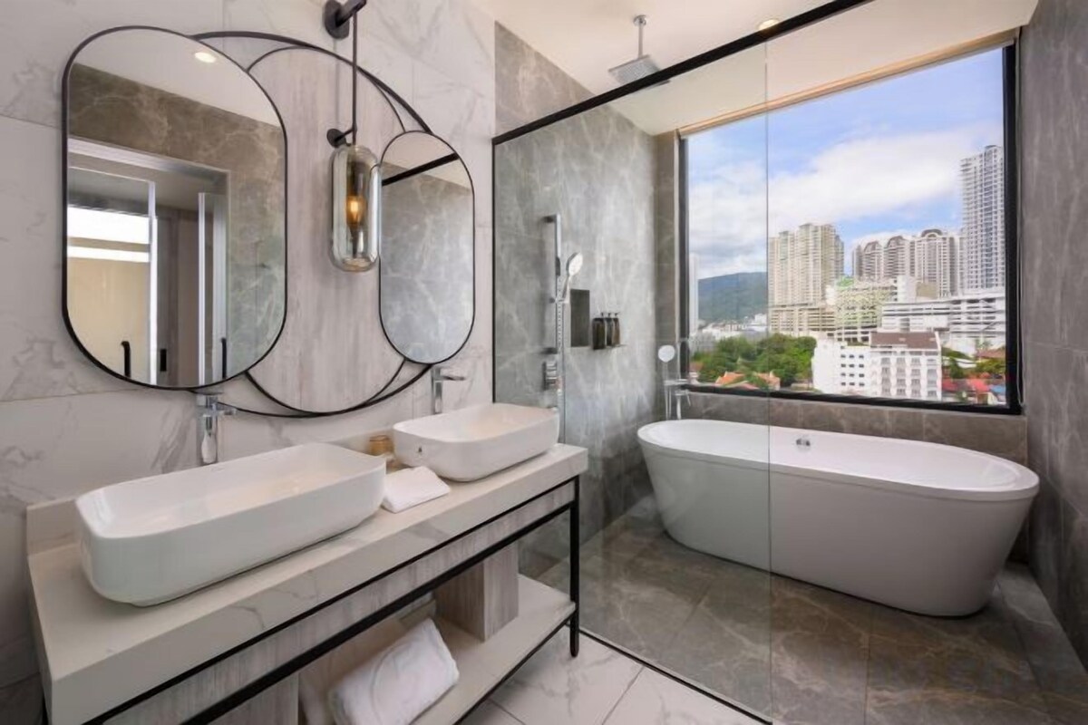 Bathroom | Shower, rainfall showerhead, free toiletries, hair dryer