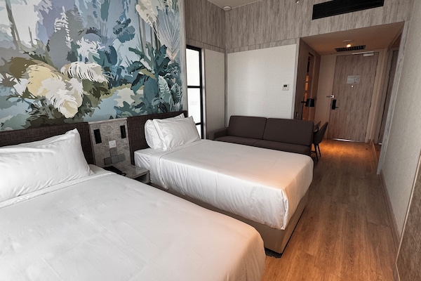 Camera Deluxe con 2 letti singoli, vista città | Biancheria da letto di alta qualità, una cassaforte in camera