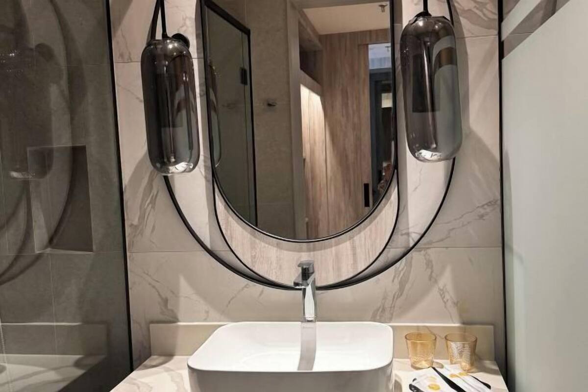 Baño | Regadera, regadera tipo lluvia, amenidades de baño gratuitas
