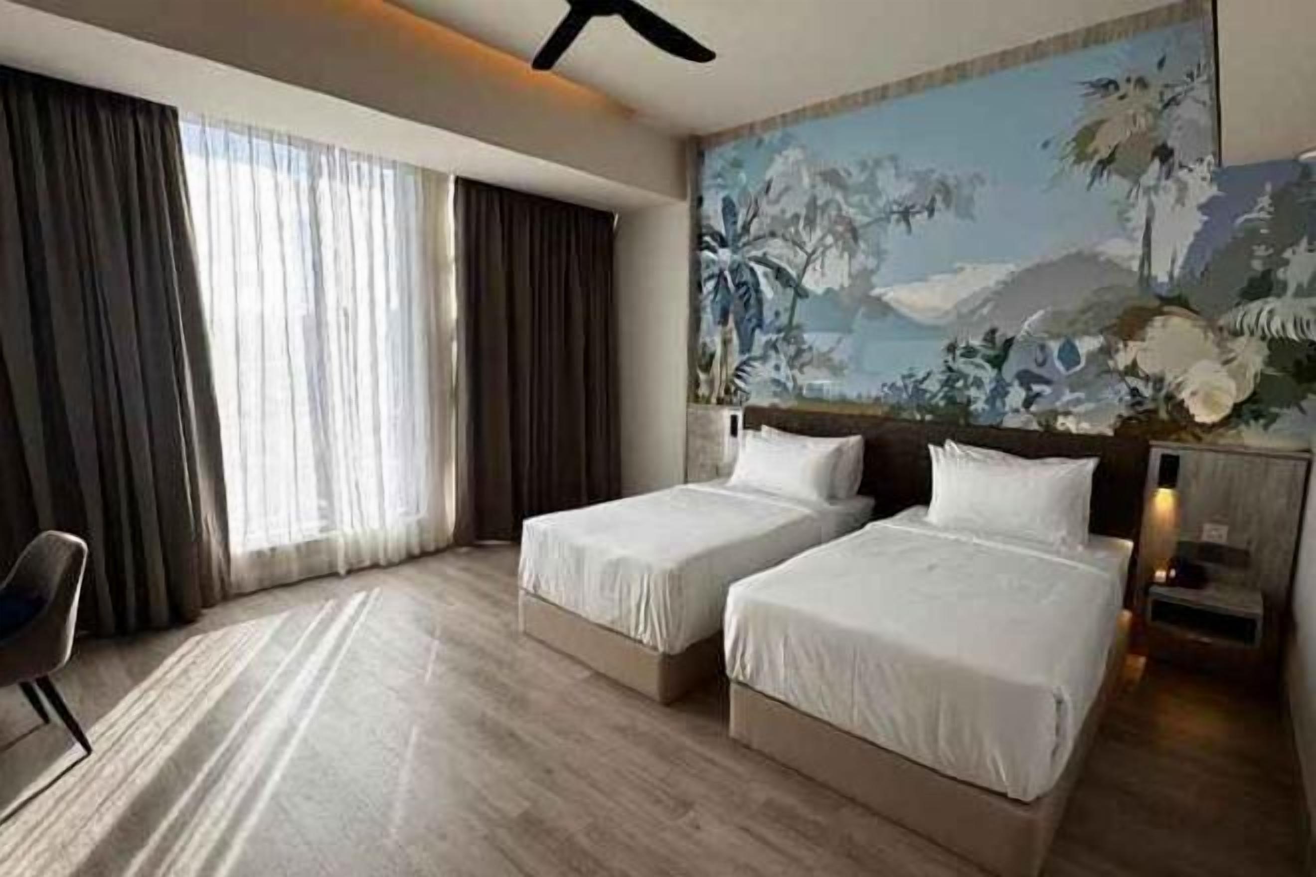 Premium bedding, in-room safe, desk, laptop workspace