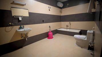 Deluxe Double or Twin Room, City View | Bathroom | Shower, towels, soap, shampoo