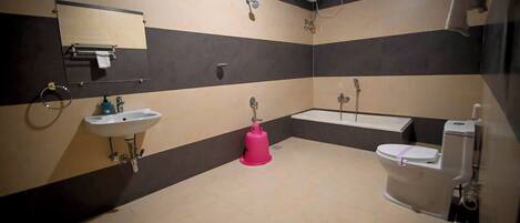 A bathroom with a toilet, sink, and bathtub.