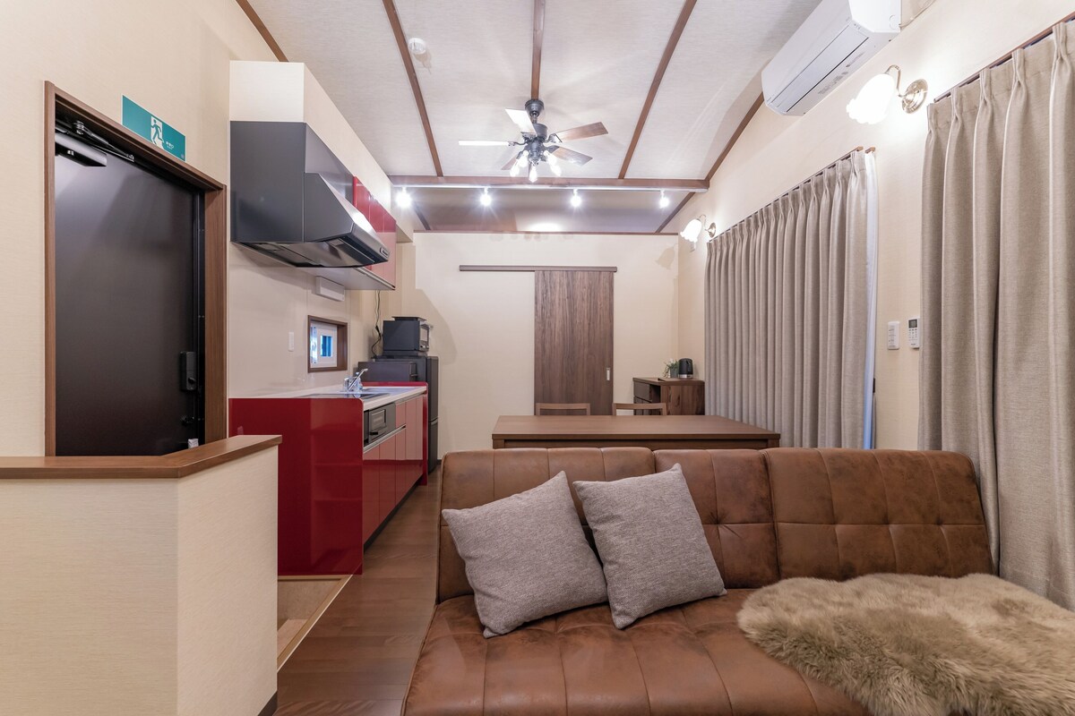FELIZ (Up to 5 Guests): Oceanfront Property with BBQ Grill Included,Non-Smoking | 1 bedroom, free WiFi, individually decorated, individually furnished