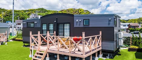 FELIZ (Up to 5 Guests): Oceanfront Property with BBQ Grill Included,Non-Smoking