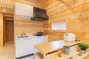 OLIVO (Up to 5 Guests): Oceanfront Property with BBQ Grill Included,Non-Smoking | Private kitchen | Mini-fridge, microwave, cookware/dishes/utensils - Solana Kamogawa (Kamogawa)