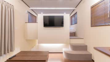 FELIZ (Up to 5 Guests): Oceanfront Property with BBQ Grill Included,Non-Smoking | 1 bedroom, individually decorated, individually furnished, free WiFi