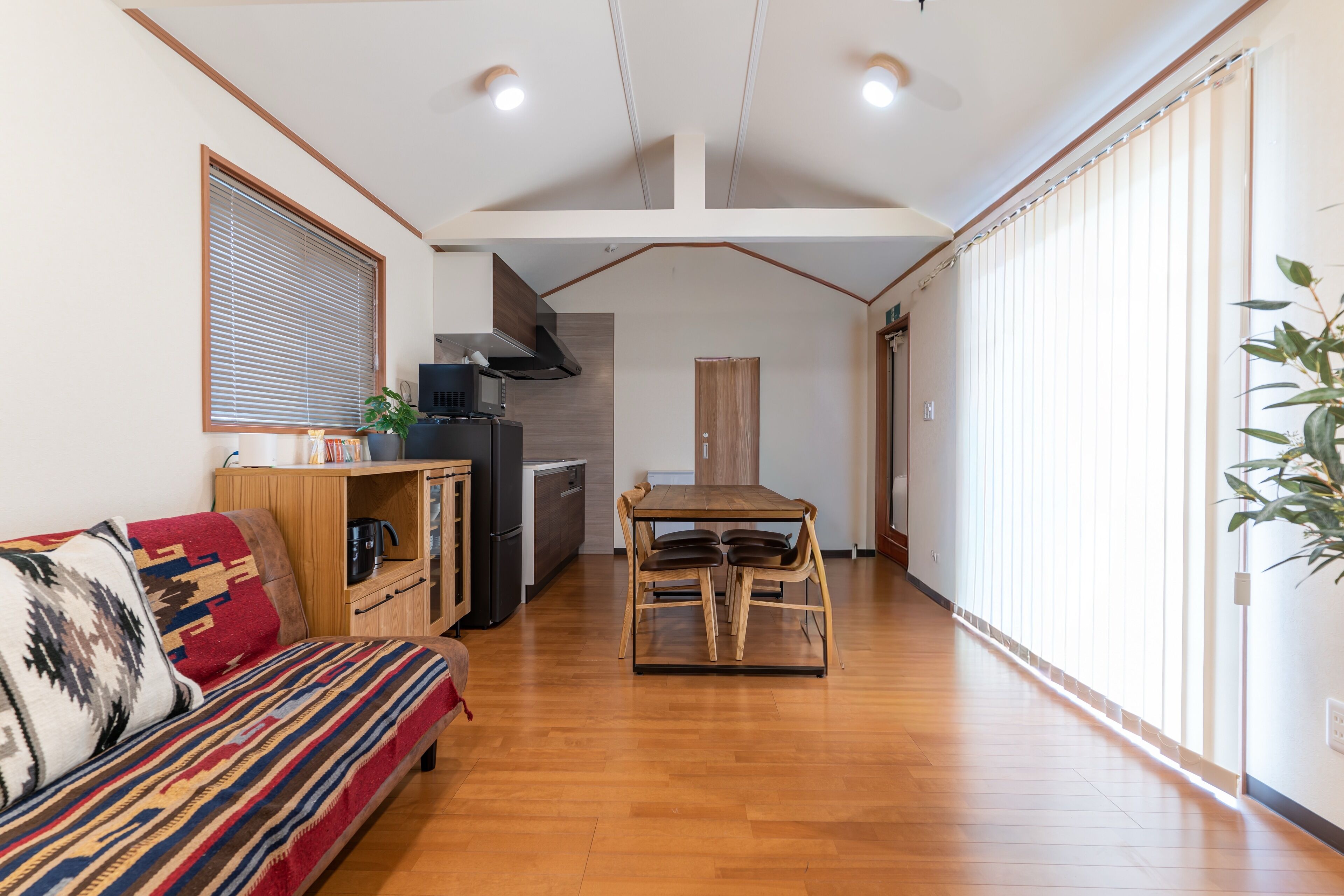 MAGNOLIA (Up to 4 Guests): Oceanfront Property with BBQ Grill Included,Non-Smoking | 1 bedroom, free WiFi