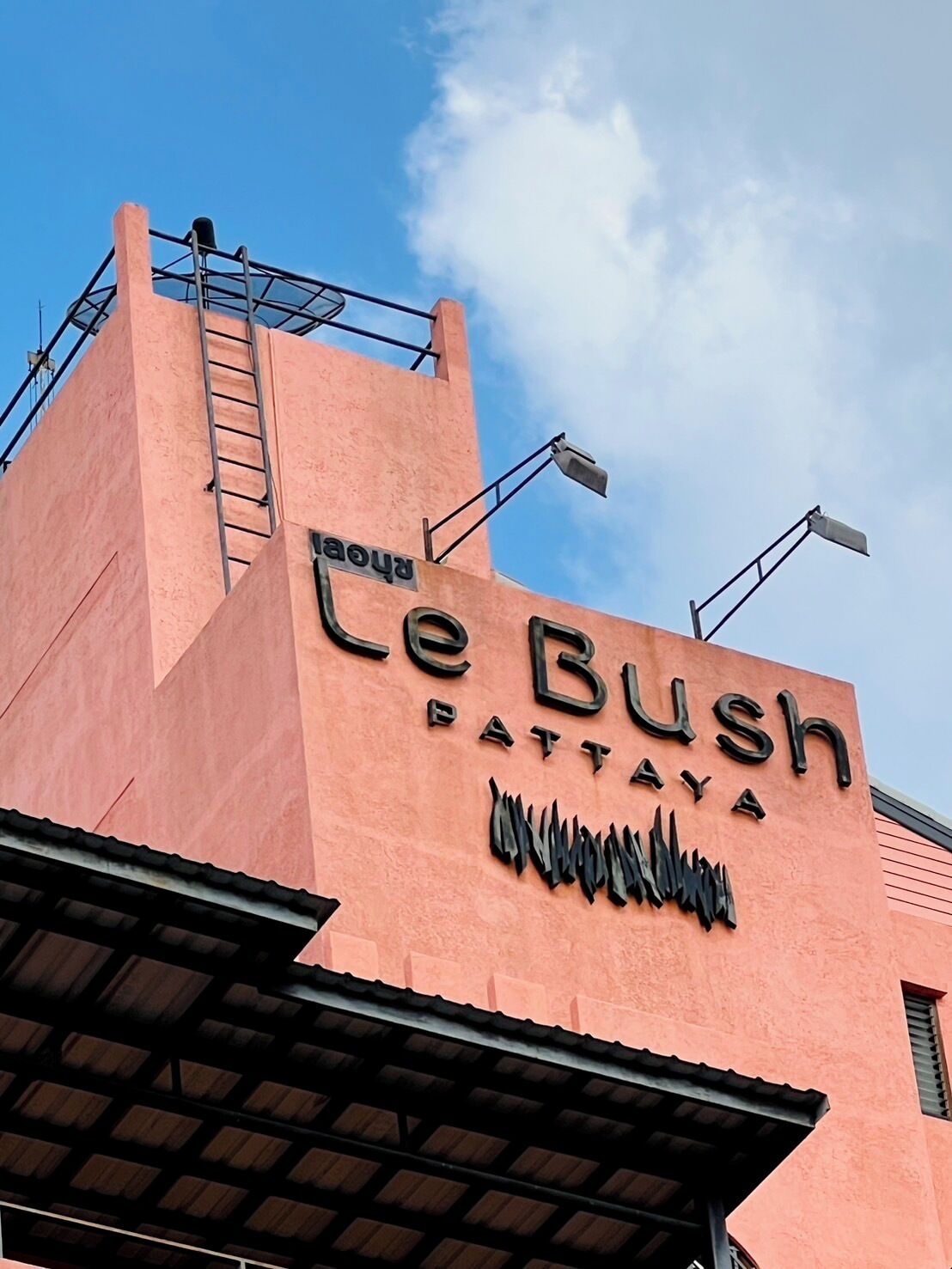 A building with a sign that reads "Le Bush Pattaya."