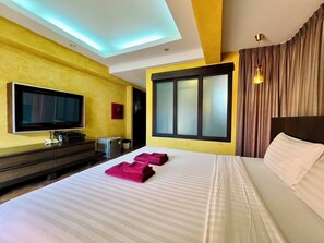 Laptop workspace, free WiFi - Le Bush (Pattaya)