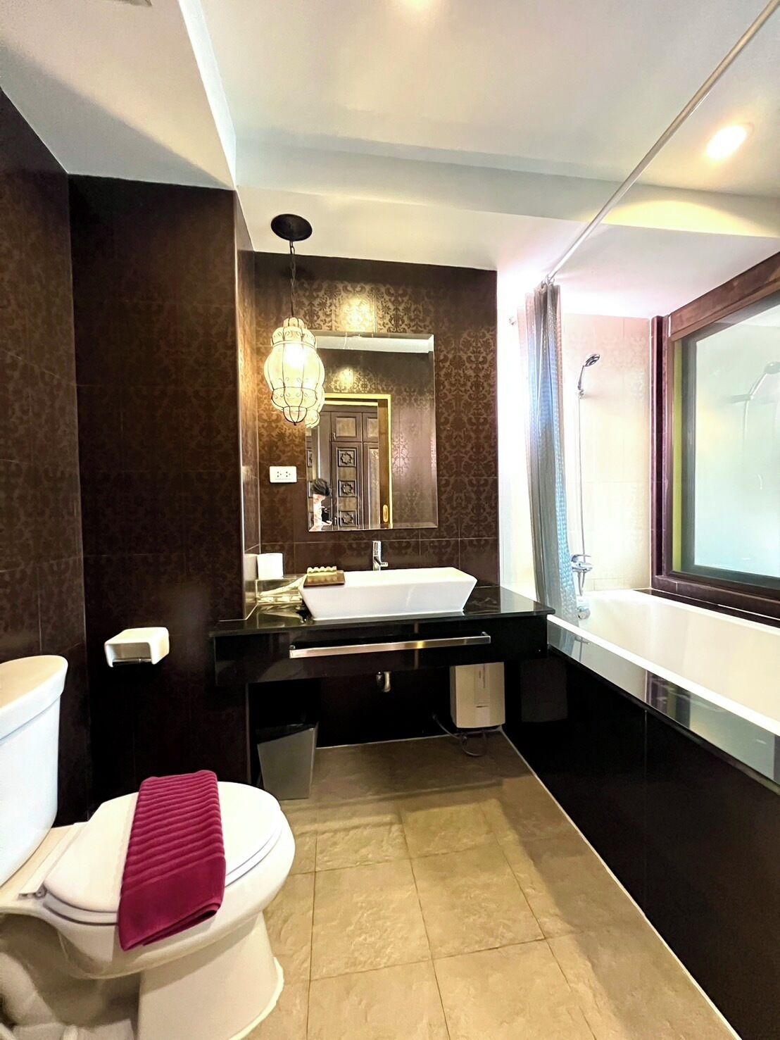 Superior Room, Balcony | Bathroom | Towels, soap, shampoo, toilet paper