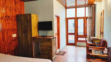 Deluxe Double Room, Balcony, River View | Individually decorated, individually furnished, desk, laptop workspace