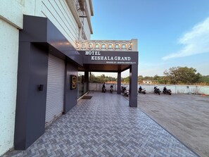 Front of property - Hotel Kushala Grand, Dombivali (Ambernath)