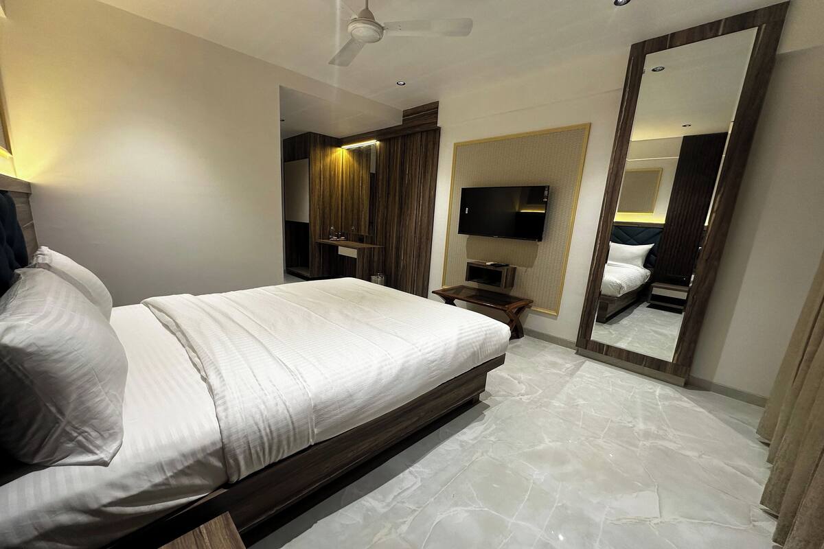 Desk, free WiFi, bed sheets