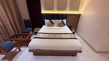 City View Room | Desk, free WiFi, bed sheets