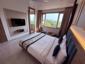 Kahden hengen deluxe-huone | Työpöytä, ilmainen Wi-Fi, vuodevaatteet