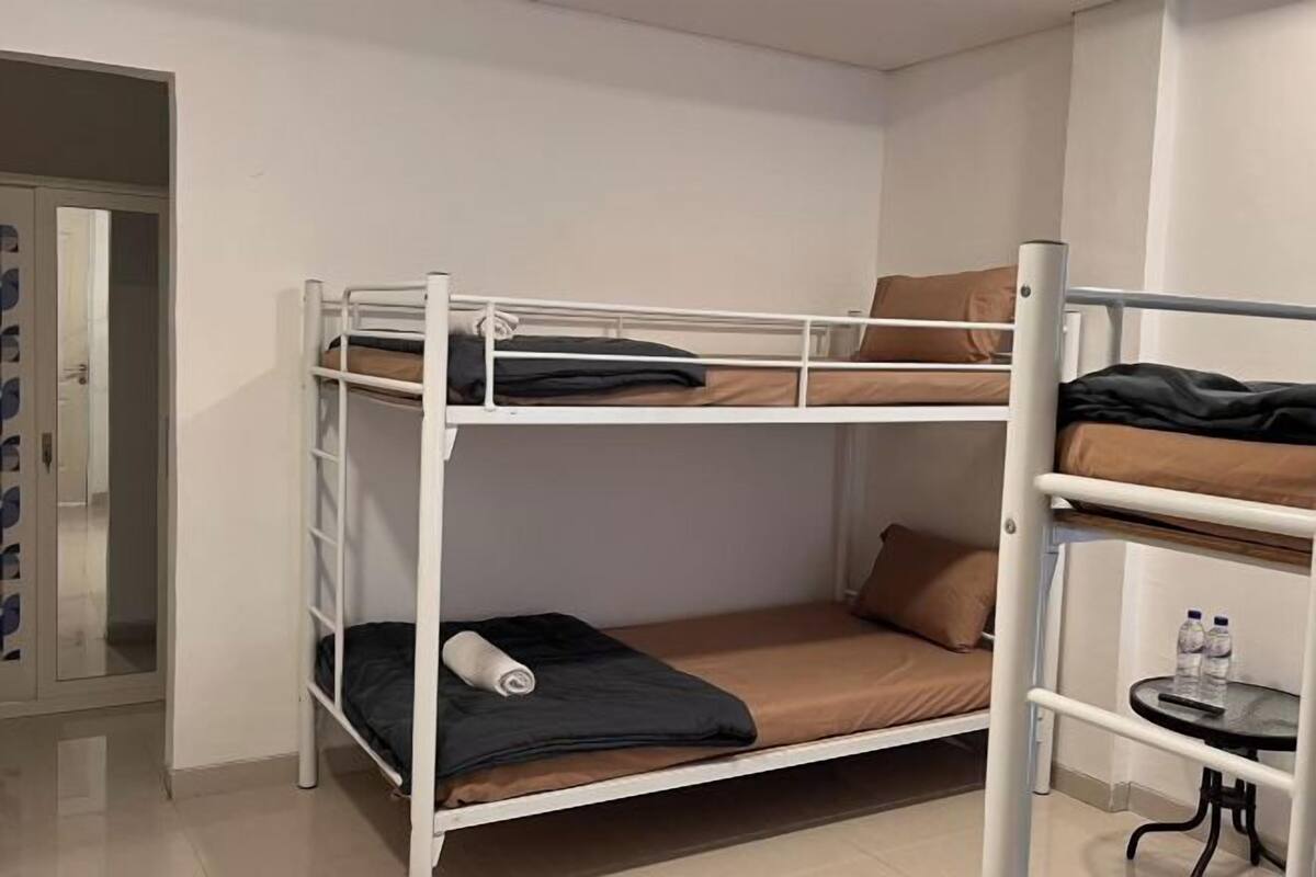 1 bedroom, desk, free WiFi, bed sheets