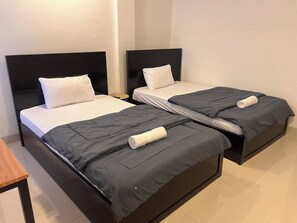 Twin Room | 1 bedroom, desk, free WiFi, bed sheets