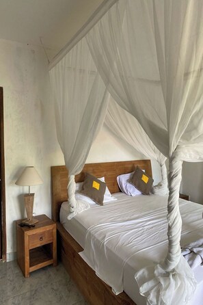 Desk, free WiFi, bed sheets - Budha House Ubud (Tegallalang)