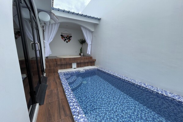 Private pool